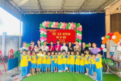 Trường MN Ánh Dương tổ chức sinh hoạt chuyên môn với chuyên đề dạy học dự án STEM: “Rau cải mầm”
